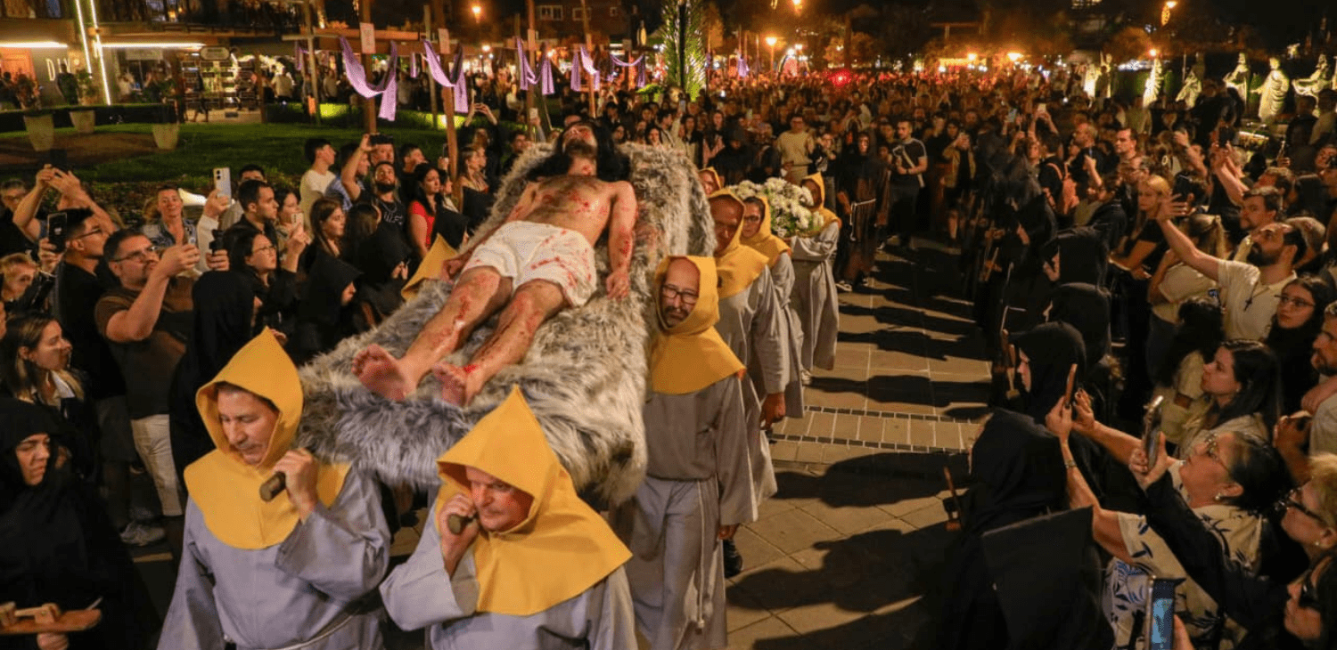 Procissão dos Passos promove reflexão em Gramado