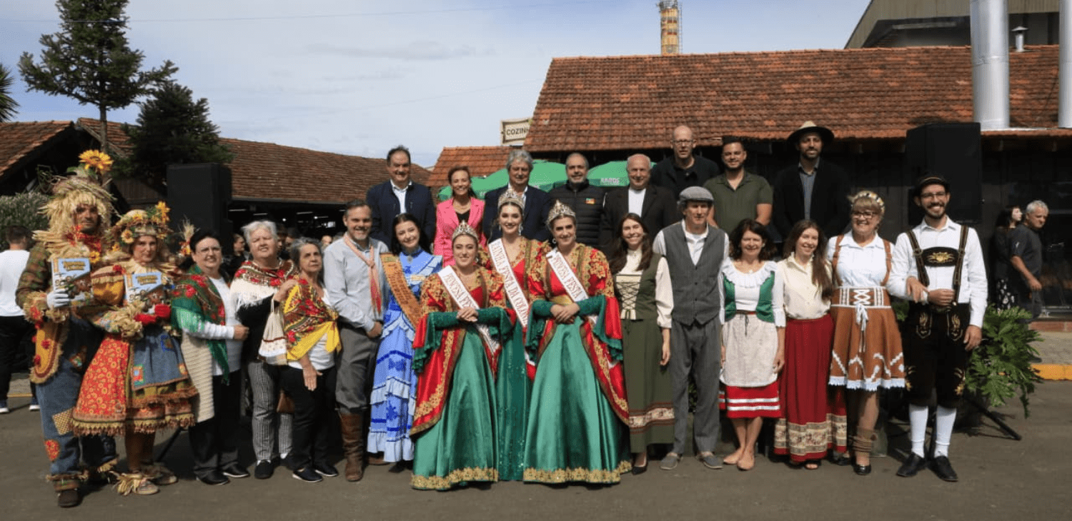 Homenagens marcam abertura da 35ª Festa da Colônia de Gramado