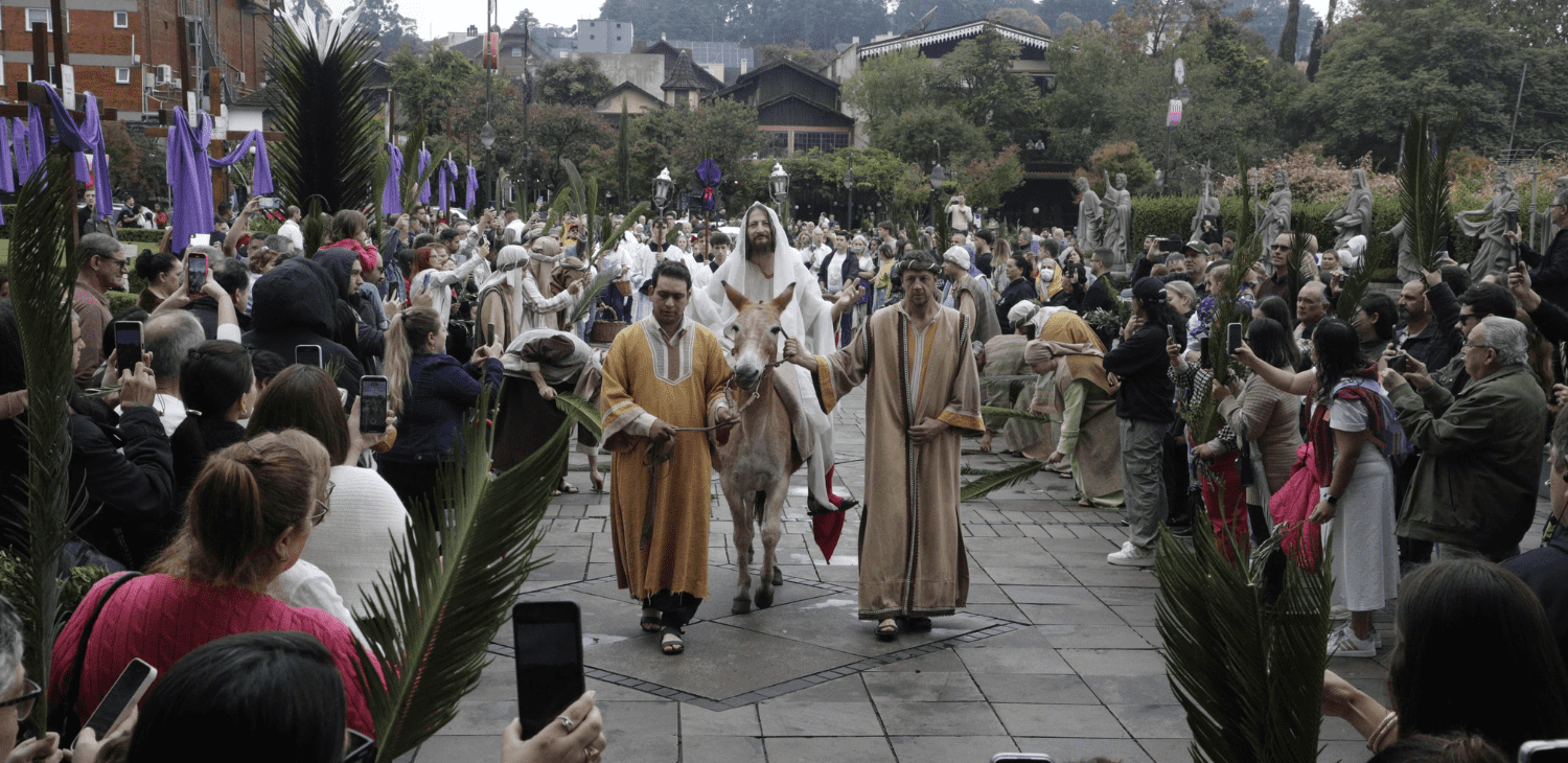 Procissão de Ramos abre a Semana Santa em Gramado