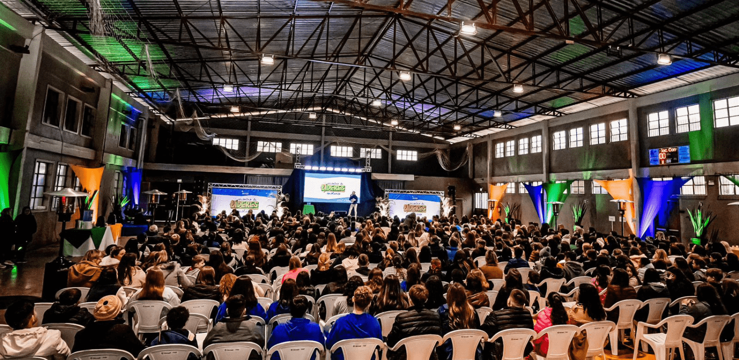 Sicredi Pioneira reúne 450 estudantes em Nova Petrópolis