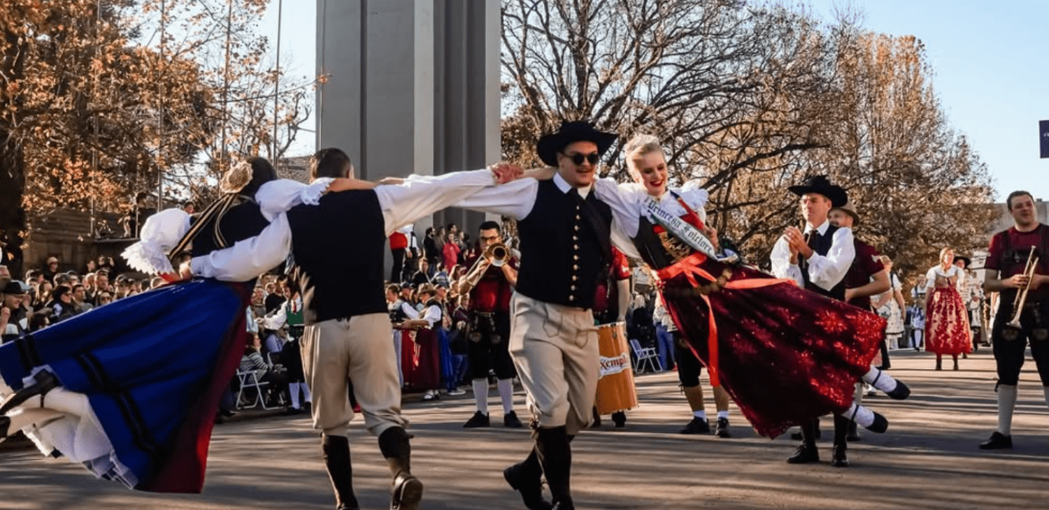 Desfile encanta visitantes de Nova Petrópolis